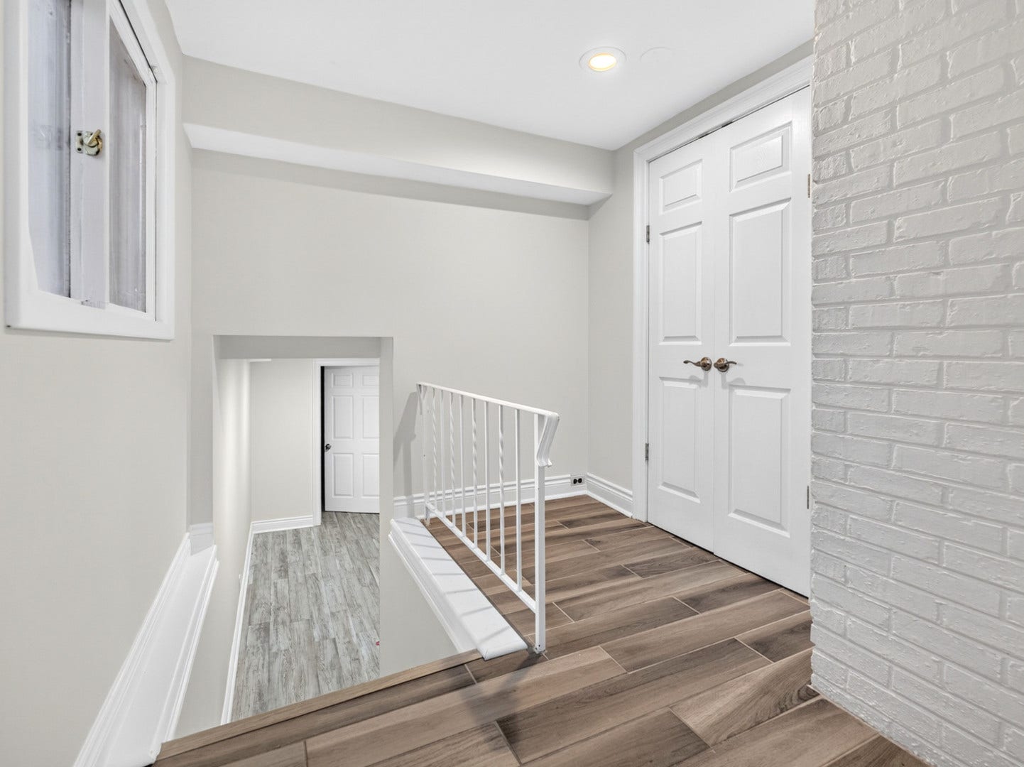 800 RIDGEMOOR Drive W, Willowbrook, IL 60527 Leading to basement - Laundry room, recreation roo