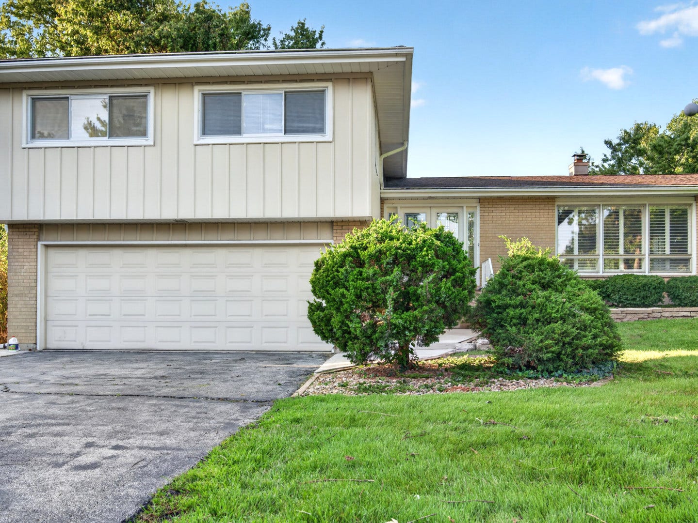 800 RIDGEMOOR Drive W, Willowbrook, IL 60527 800 RIDGEMOOR Drive W, Willowbrook, IL 60527