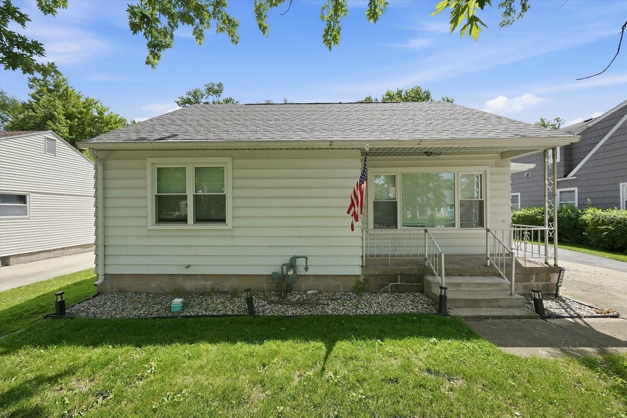 Property photo for 1349 Perry Street, Crete, IL
