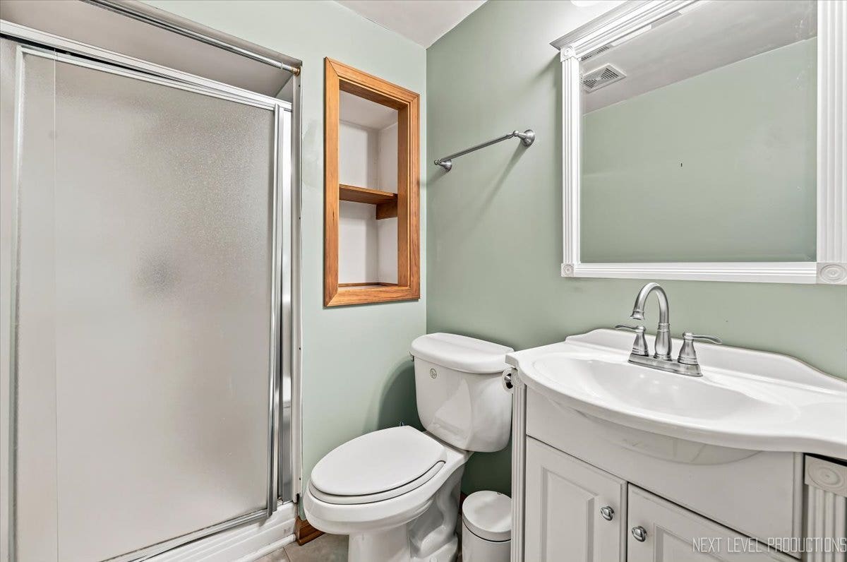 1360 Farmstead Lane, Bolingbrook, IL 60490 1360 Farmstead Lane, Bolingbrook, IL 60490