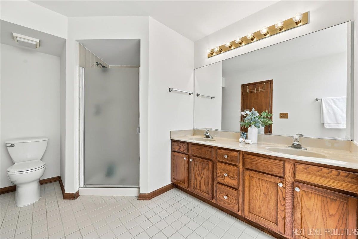 1360 Farmstead Lane, Bolingbrook, IL 60490 1360 Farmstead Lane, Bolingbrook, IL 60490