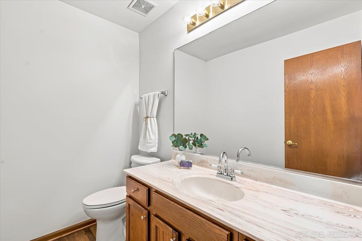 1360 Farmstead Lane, Bolingbrook, IL 60490 1360 Farmstead Lane, Bolingbrook, IL 60490