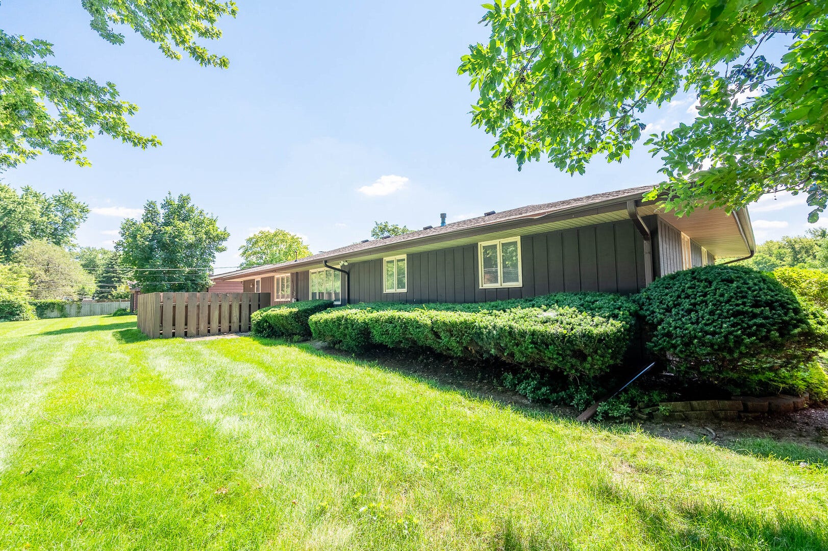 815 Ruth Drive, Elgin, IL 60123 815 Ruth Drive, Elgin, IL 60123