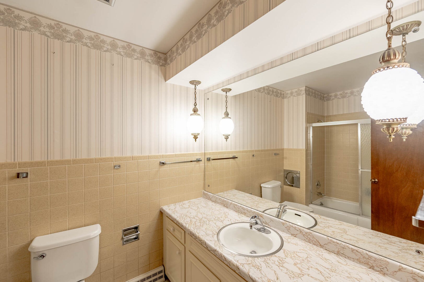 815 Ruth Drive, Elgin, IL 60123 815 Ruth Drive, Elgin, IL 60123