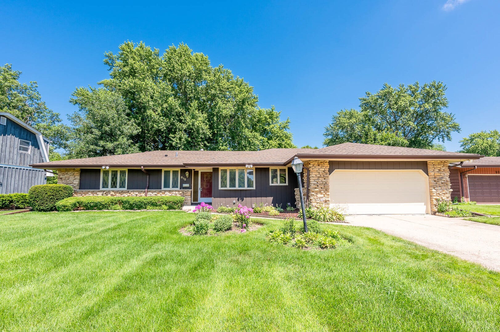 815 Ruth Drive, Elgin, IL 60123 815 Ruth Drive, Elgin, IL 60123