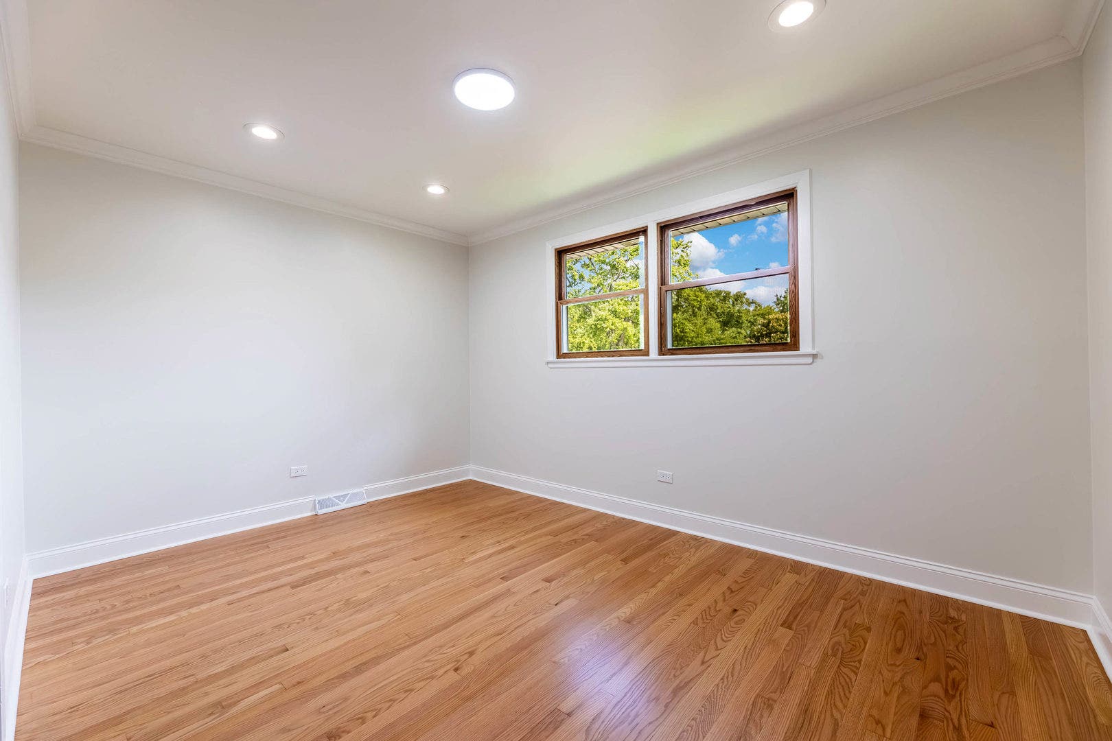 9S215 Florence Avenue, Downers Grove, IL 60516 9S215 Florence Avenue, Downers Grove, IL 60516