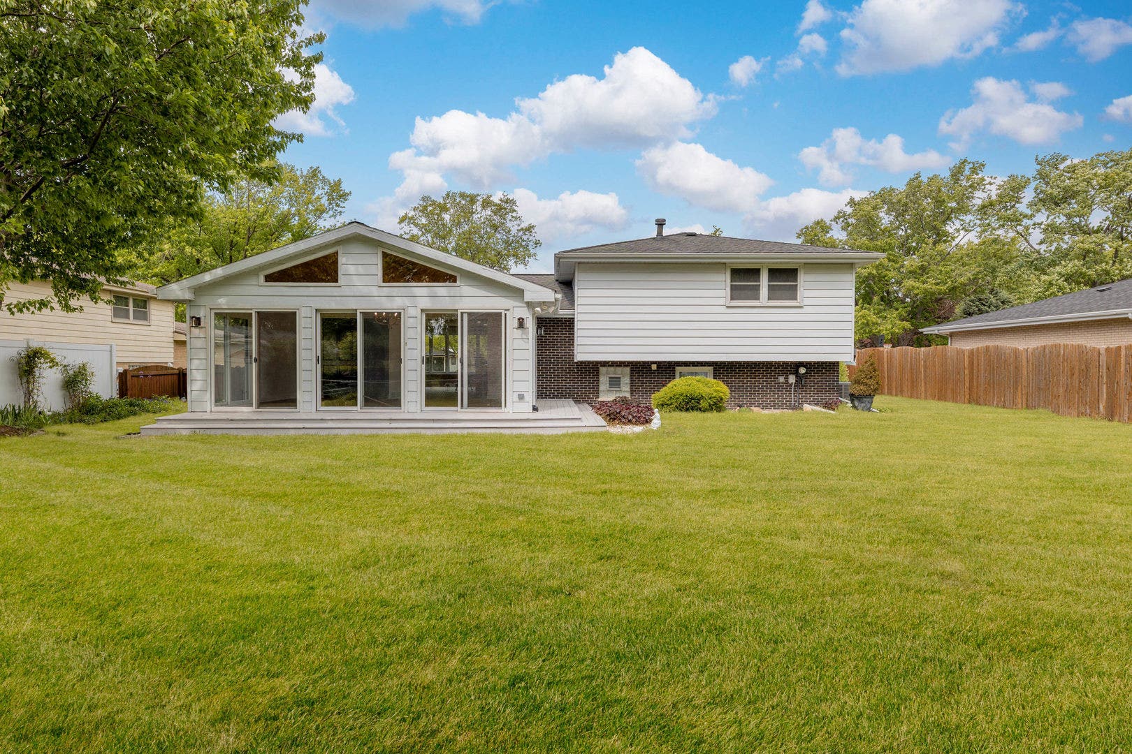 9S215 Florence Avenue, Downers Grove, IL 60516 9S215 Florence Avenue, Downers Grove, IL 60516