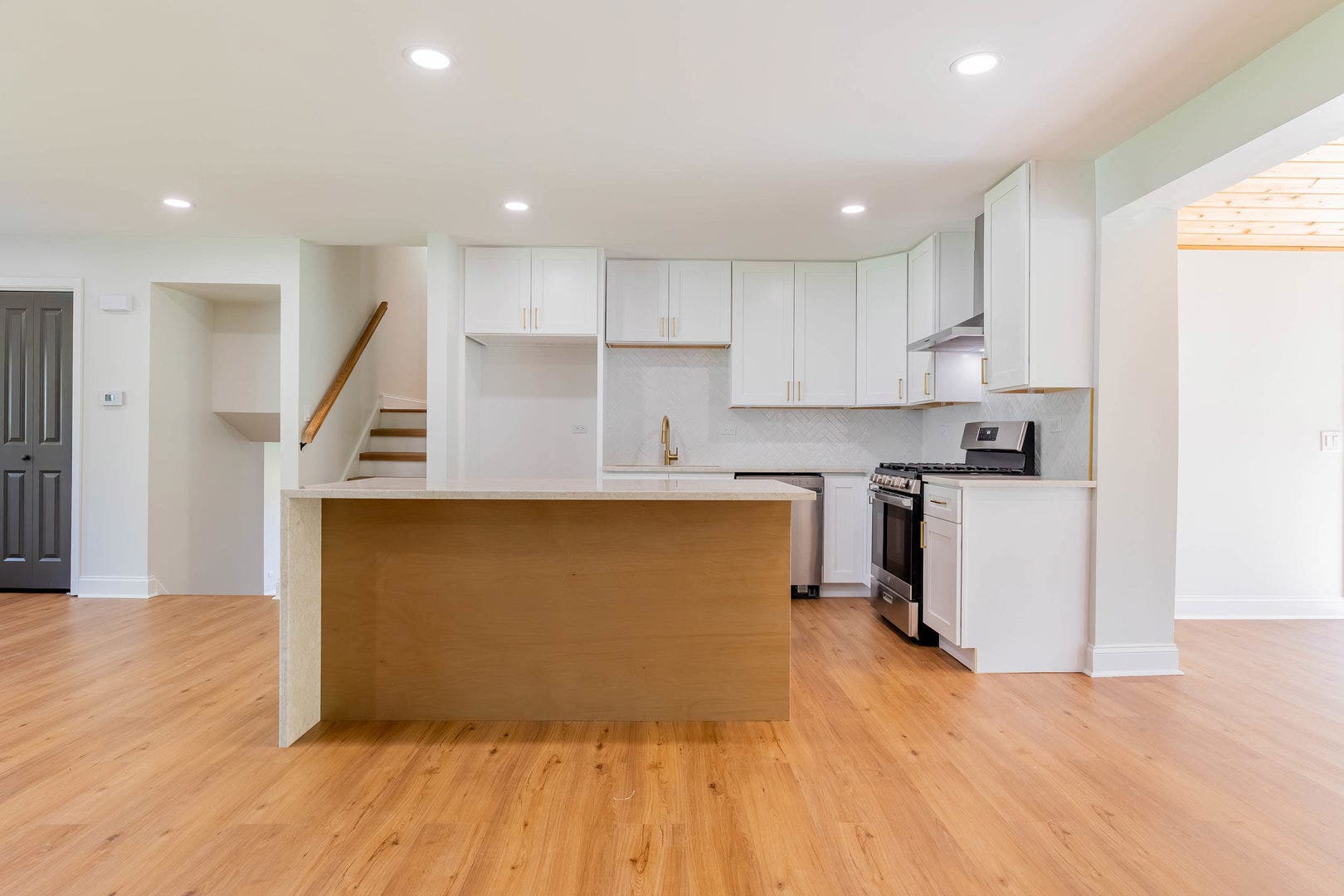 9S215 Florence Avenue, Downers Grove, IL 60516 9S215 Florence Avenue, Downers Grove, IL 60516