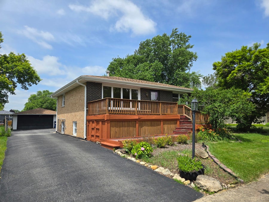 Property photo for 10648 Lori Lane, Palos Hills, IL