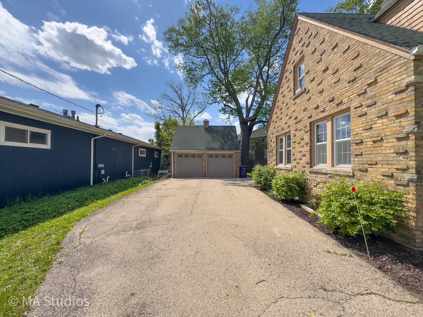 216 Wilcox Avenue, Elgin, IL 60123 216 Wilcox Avenue, Elgin, IL 60123