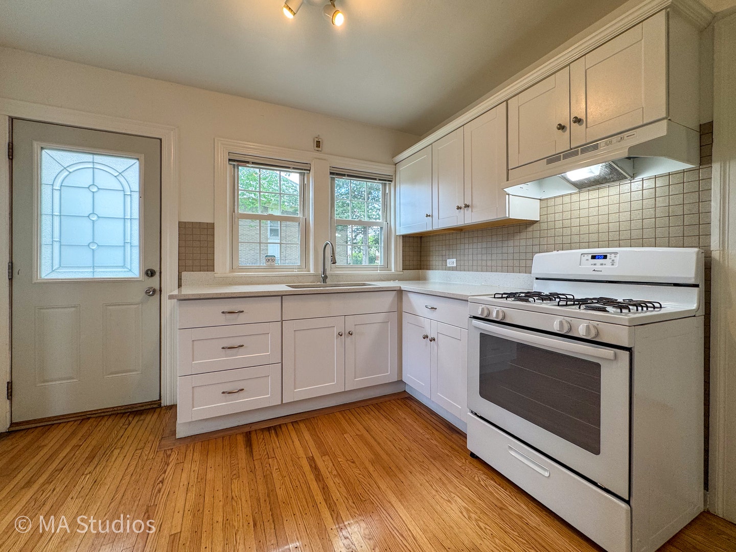216 Wilcox Avenue, Elgin, IL 60123 216 Wilcox Avenue, Elgin, IL 60123