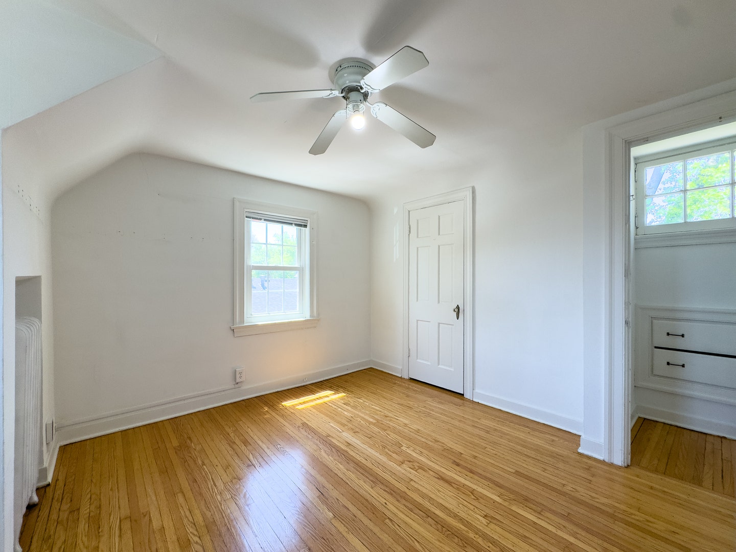 216 Wilcox Avenue, Elgin, IL 60123 2nd Floor Primary Bedroom