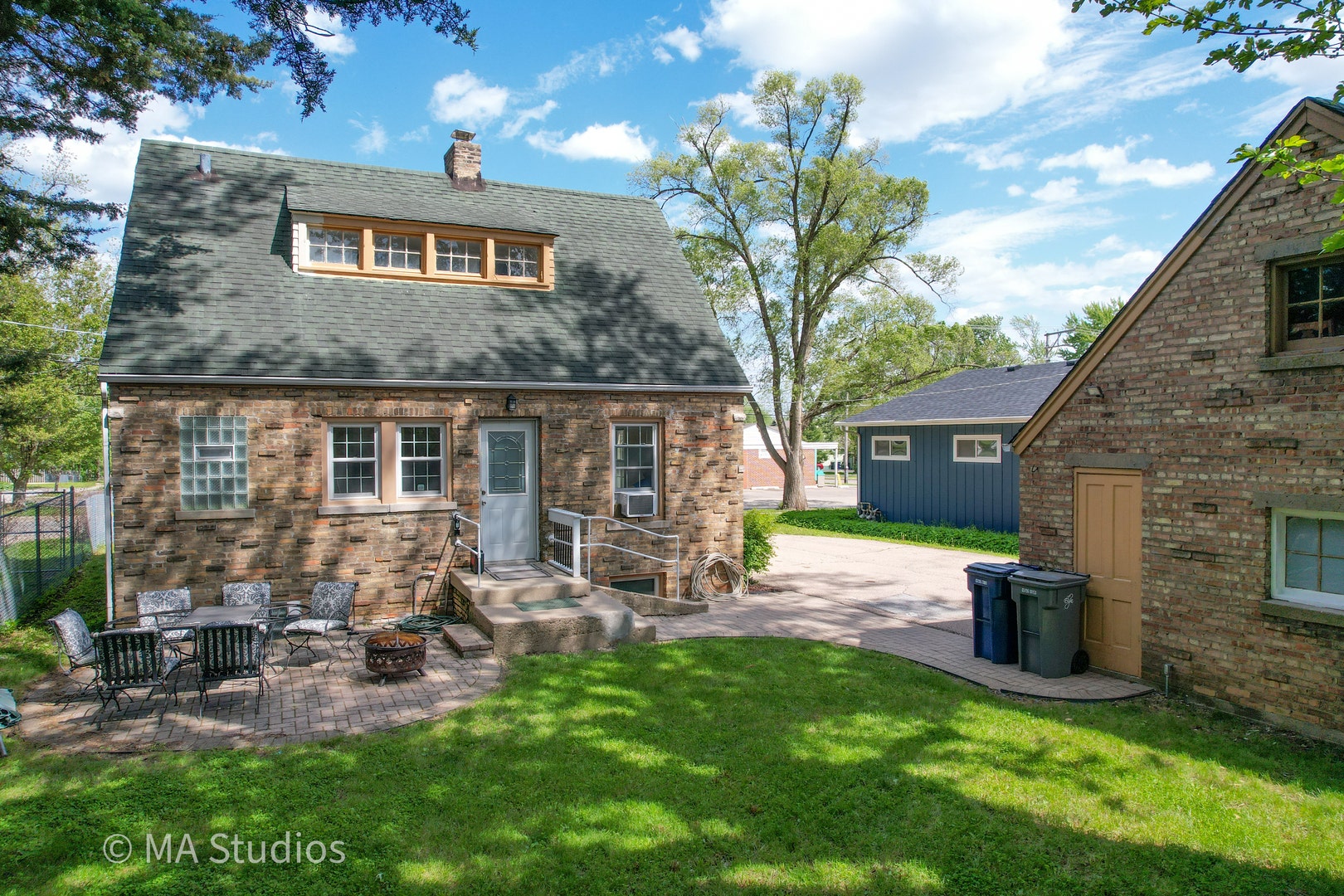 216 Wilcox Avenue, Elgin, IL 60123 216 Wilcox Avenue, Elgin, IL 60123