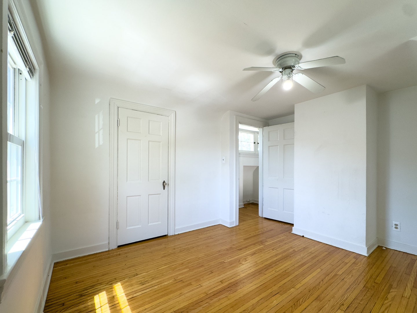 216 Wilcox Avenue, Elgin, IL 60123 2nd Floor Primary Bedroom