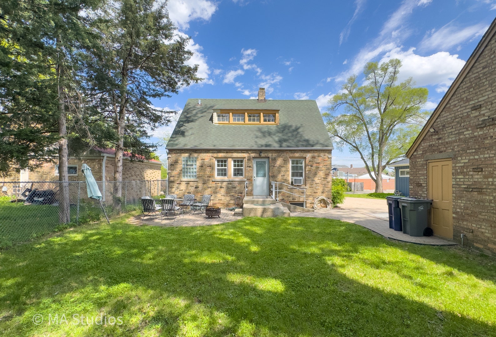 216 Wilcox Avenue, Elgin, IL 60123 216 Wilcox Avenue, Elgin, IL 60123