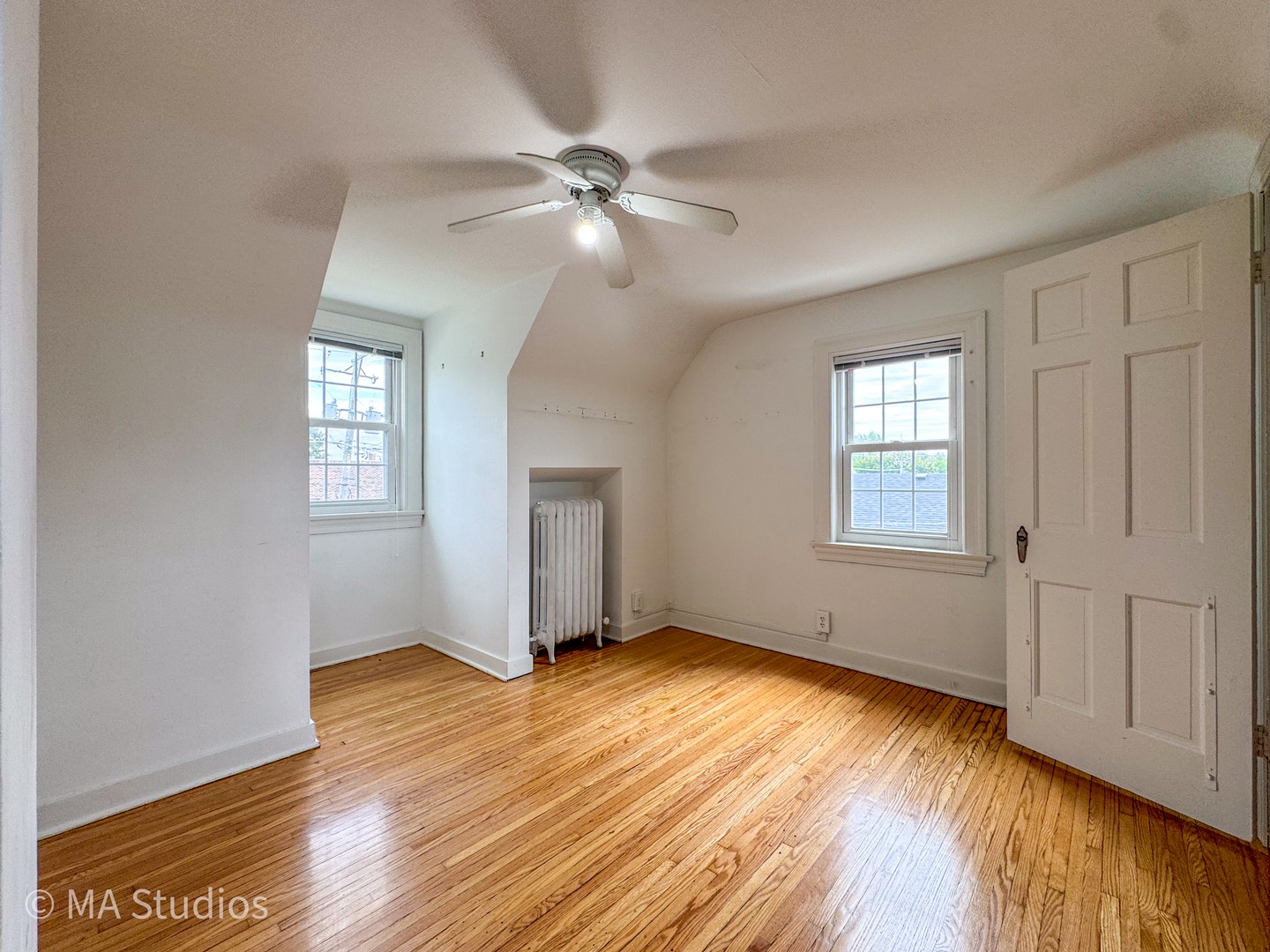 216 Wilcox Avenue, Elgin, IL 60123 2nd Floor Primary Bedroom