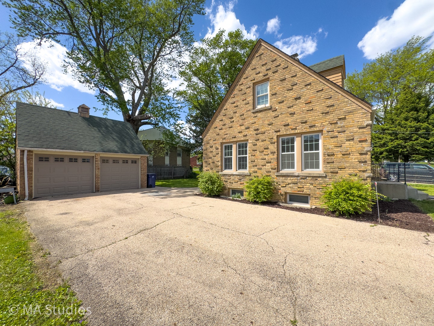 216 Wilcox Avenue, Elgin, IL 60123 216 Wilcox Avenue, Elgin, IL 60123