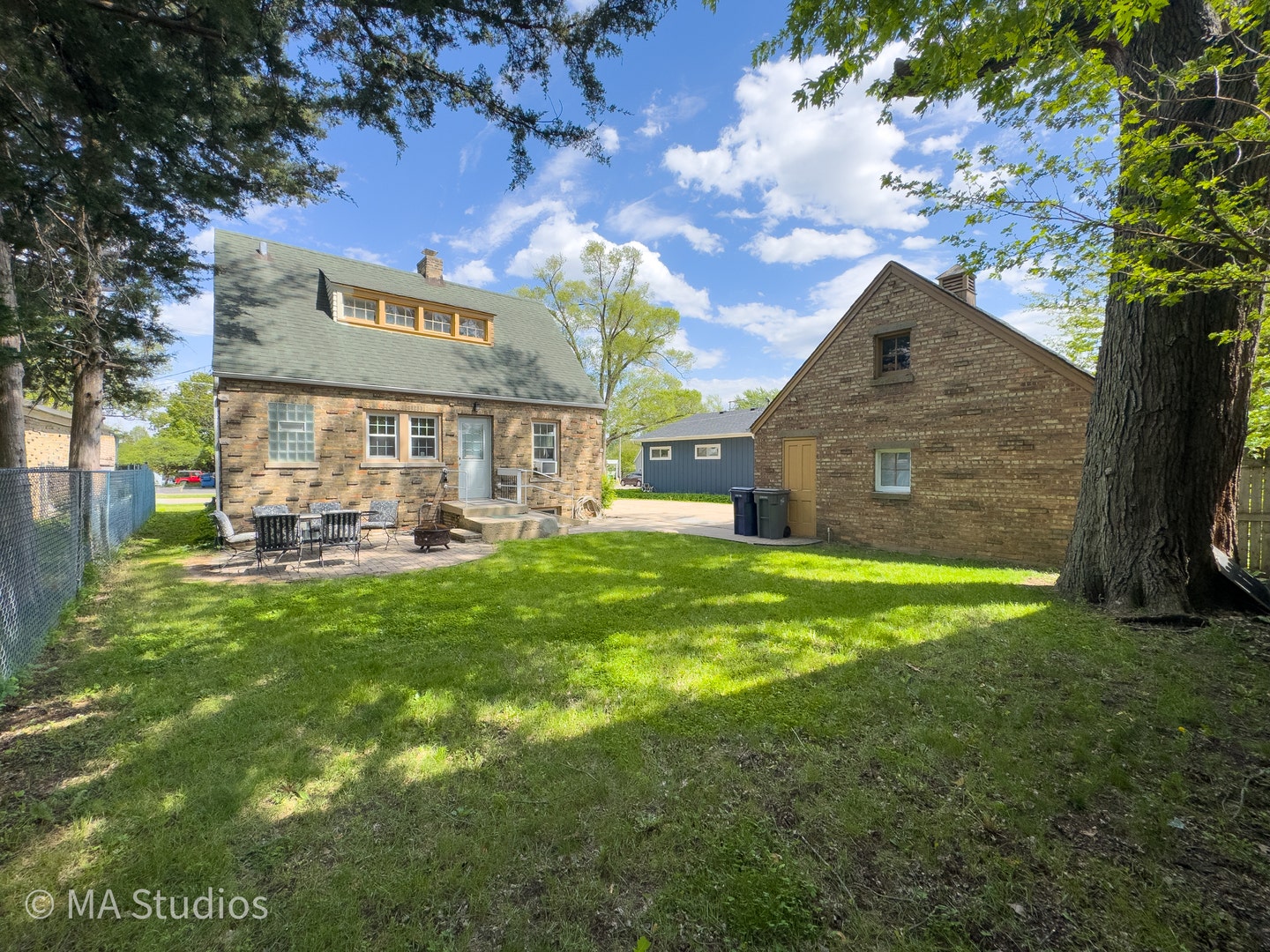 216 Wilcox Avenue, Elgin, IL 60123 216 Wilcox Avenue, Elgin, IL 60123