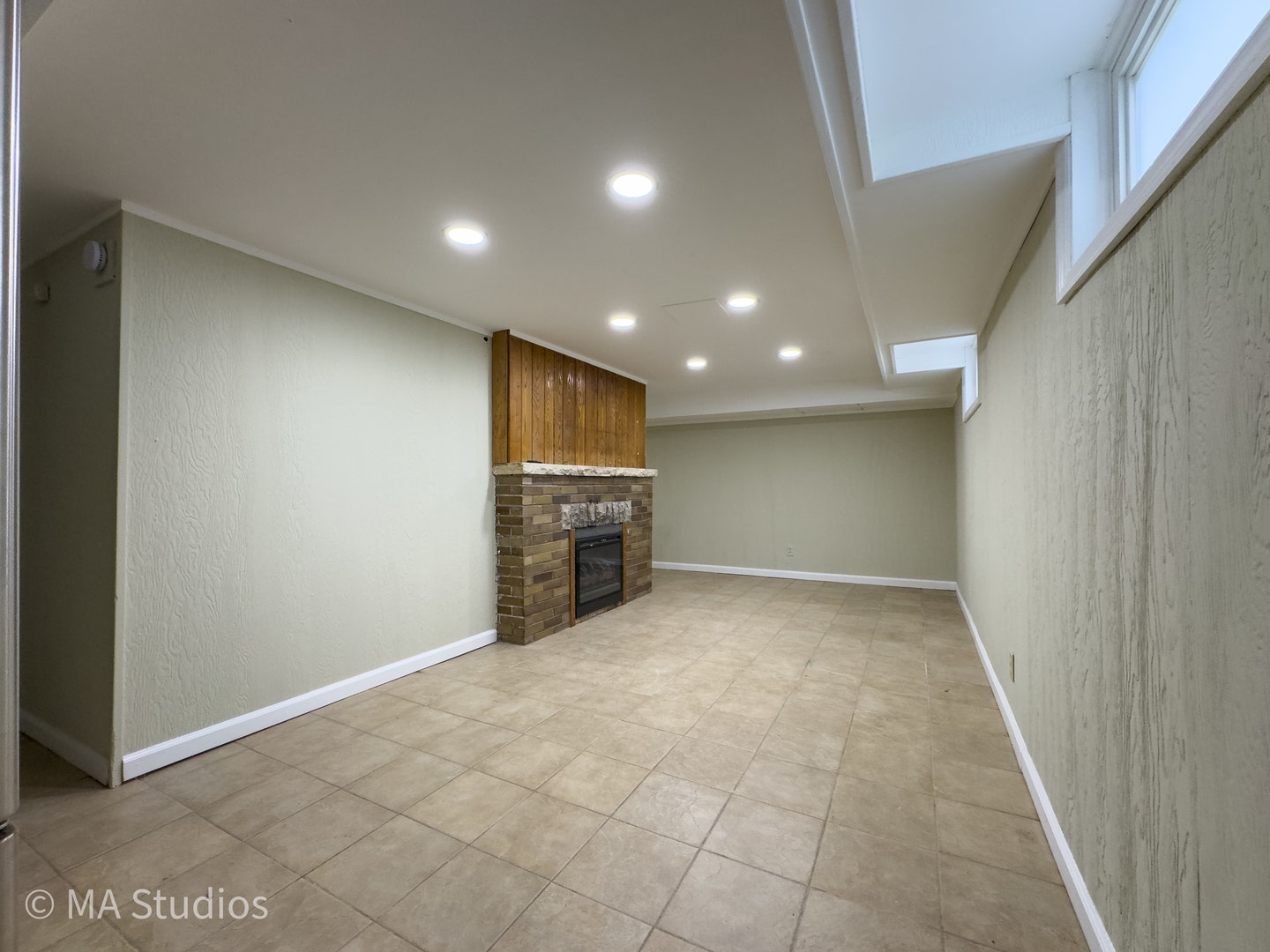 216 Wilcox Avenue, Elgin, IL 60123 216 Wilcox Avenue, Elgin, IL 60123