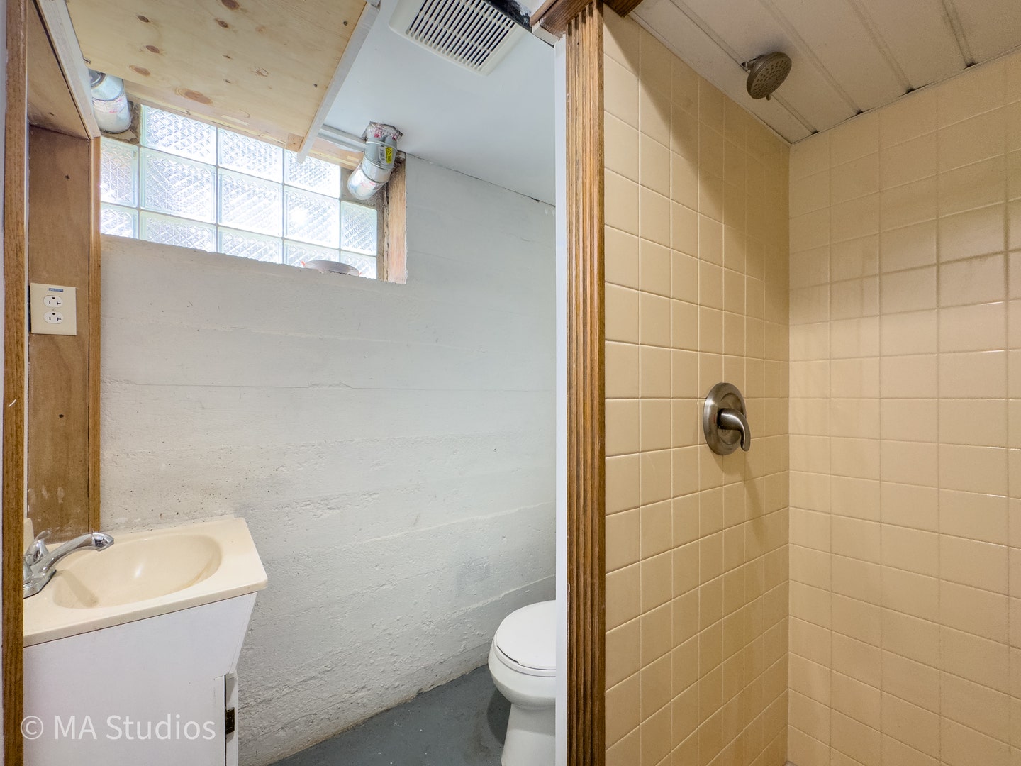 216 Wilcox Avenue, Elgin, IL 60123 Basement Bathroom
