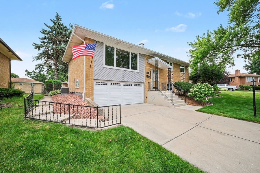 Property photo for 15217 Pine Drive, Oak Forest, IL