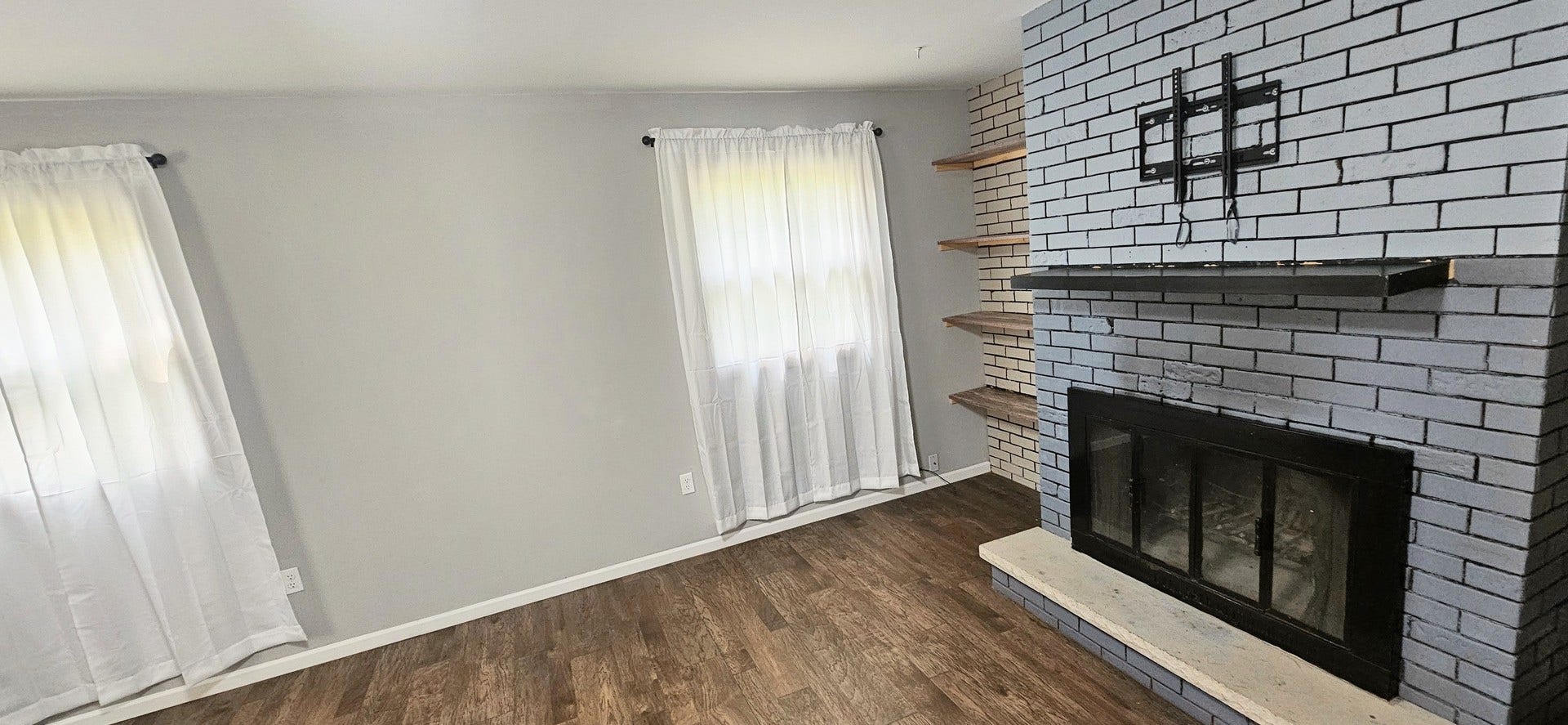 909 E Lake Street, Aurora, IL 60506 909 E Lake Street, Aurora, IL 60506