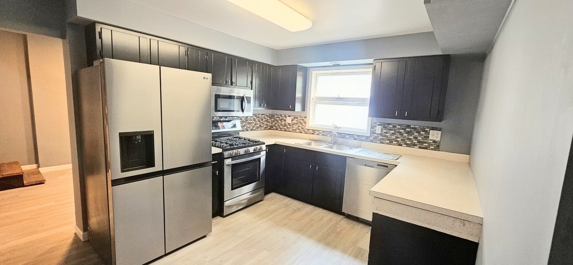 909 E Lake Street, Aurora, IL 60506 909 E Lake Street, Aurora, IL 60506