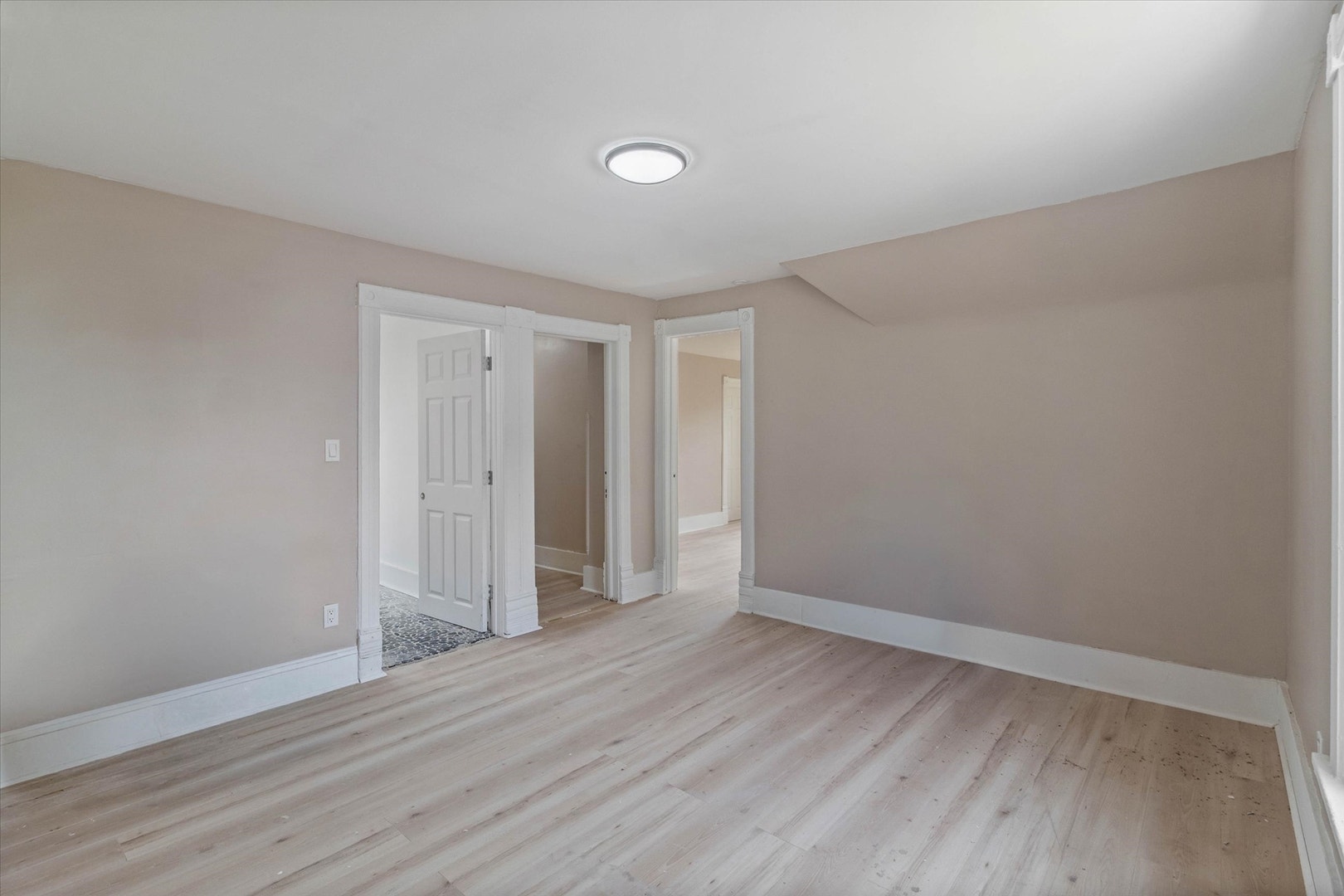 649 Wellington Avenue, Elgin, IL 60120 649 Wellington Avenue, Elgin, IL 60120