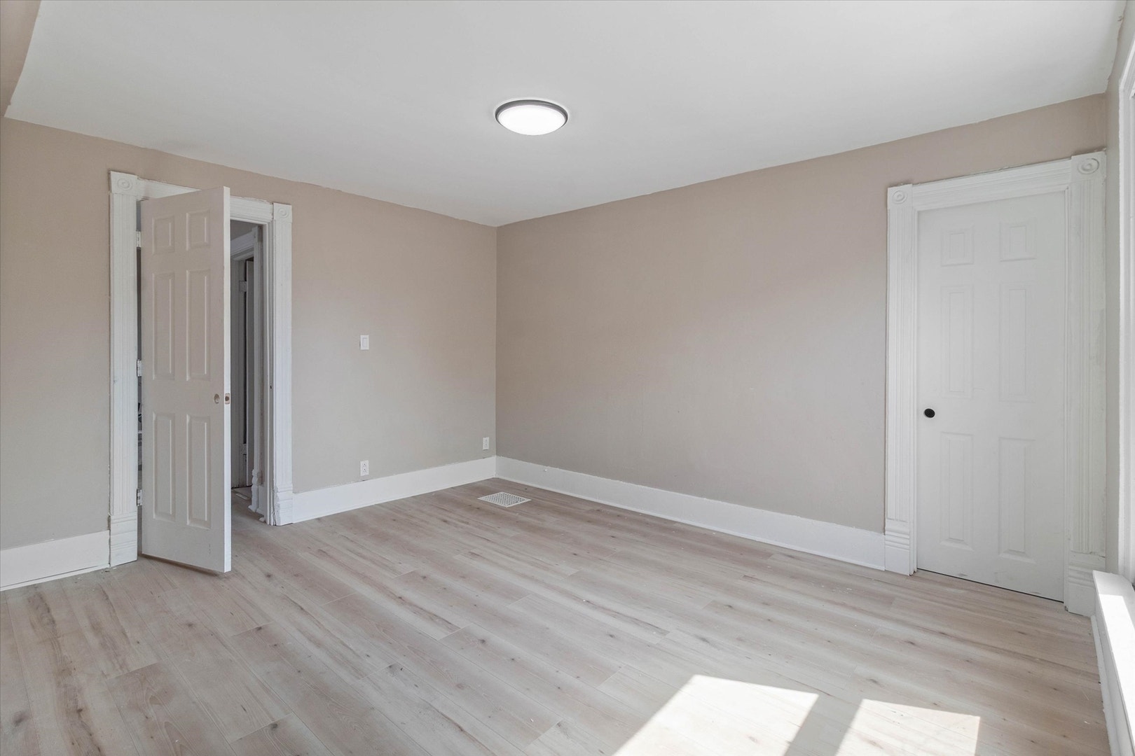 649 Wellington Avenue, Elgin, IL 60120 649 Wellington Avenue, Elgin, IL 60120