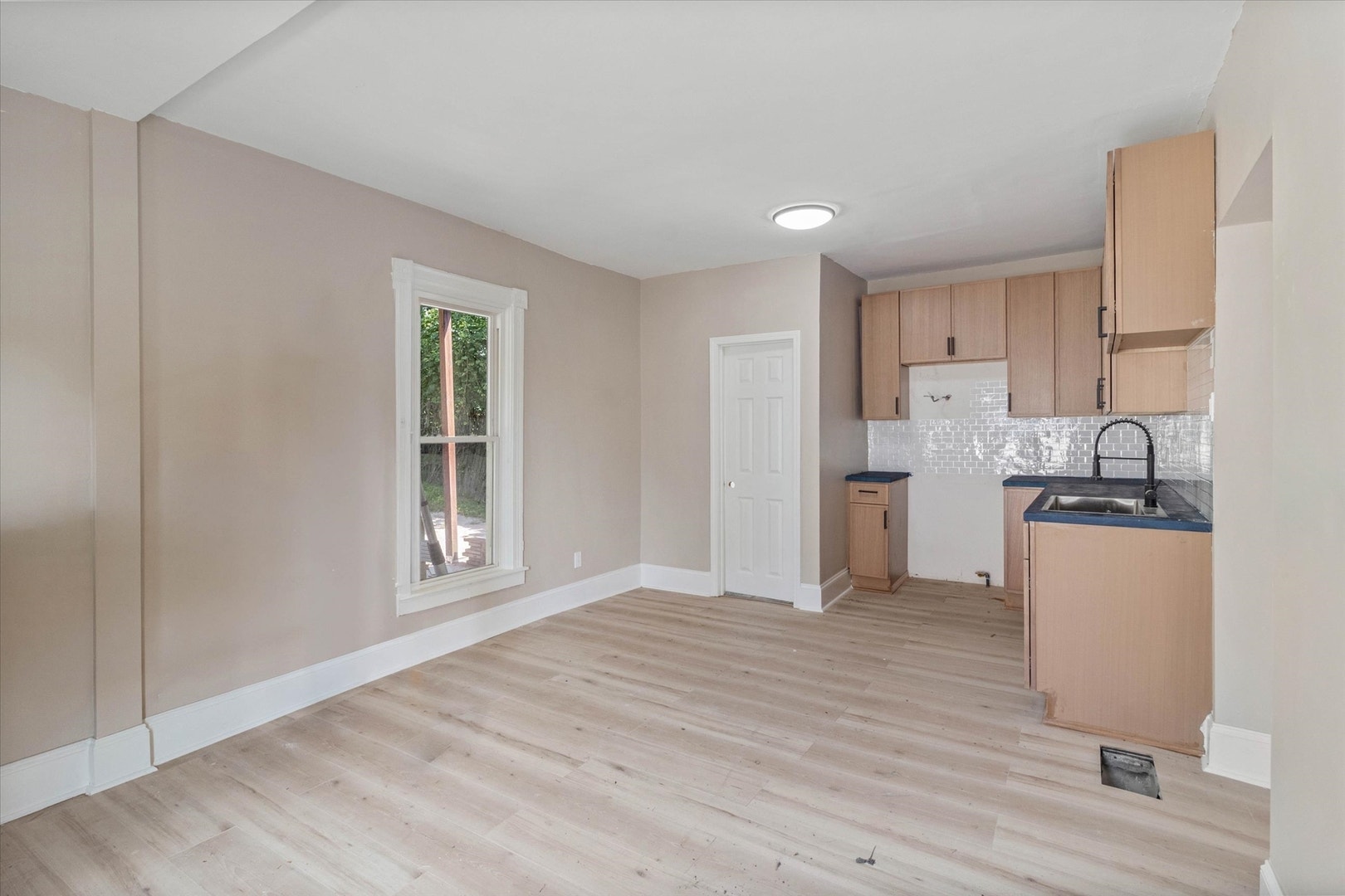 649 Wellington Avenue, Elgin, IL 60120 649 Wellington Avenue, Elgin, IL 60120