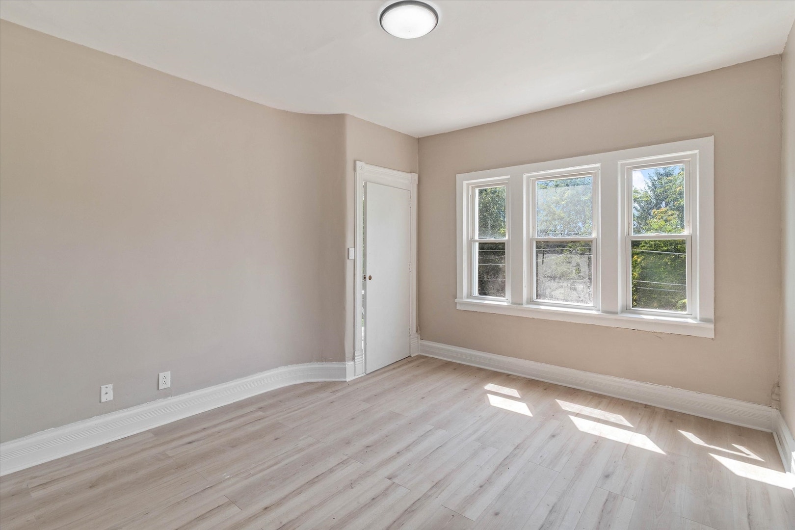 649 Wellington Avenue, Elgin, IL 60120 649 Wellington Avenue, Elgin, IL 60120