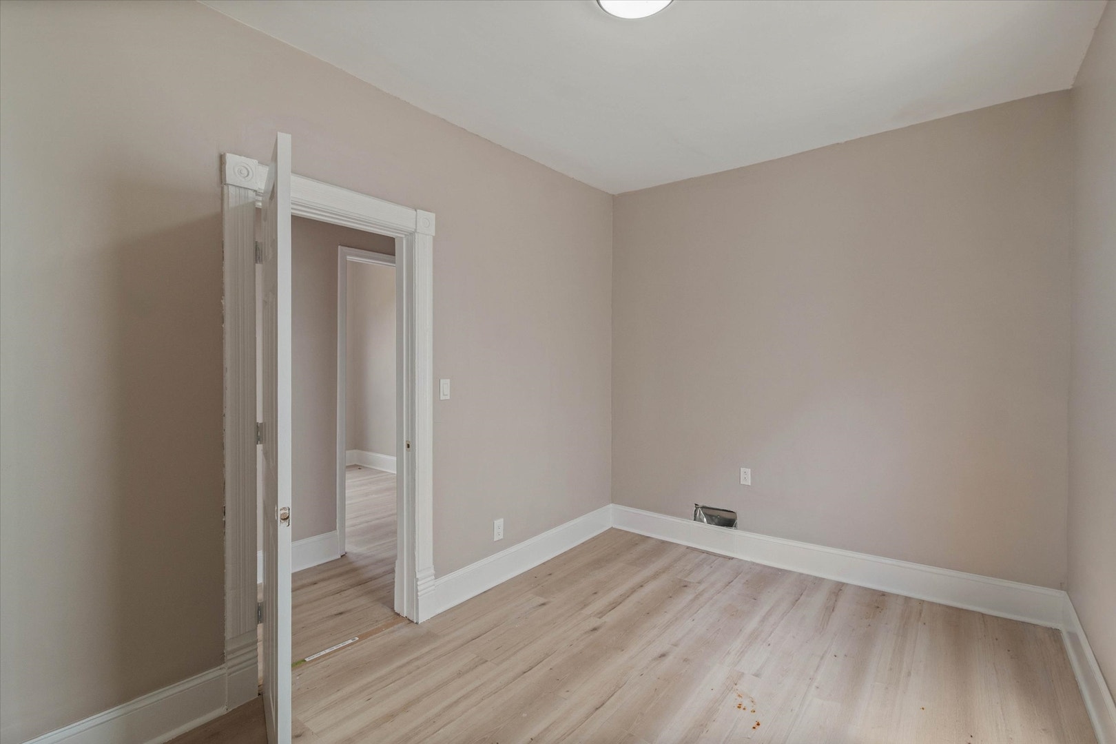 649 Wellington Avenue, Elgin, IL 60120 649 Wellington Avenue, Elgin, IL 60120