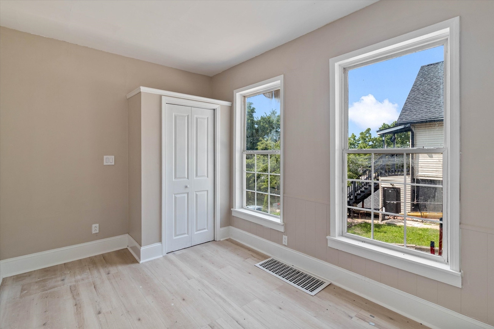 649 Wellington Avenue, Elgin, IL 60120 649 Wellington Avenue, Elgin, IL 60120