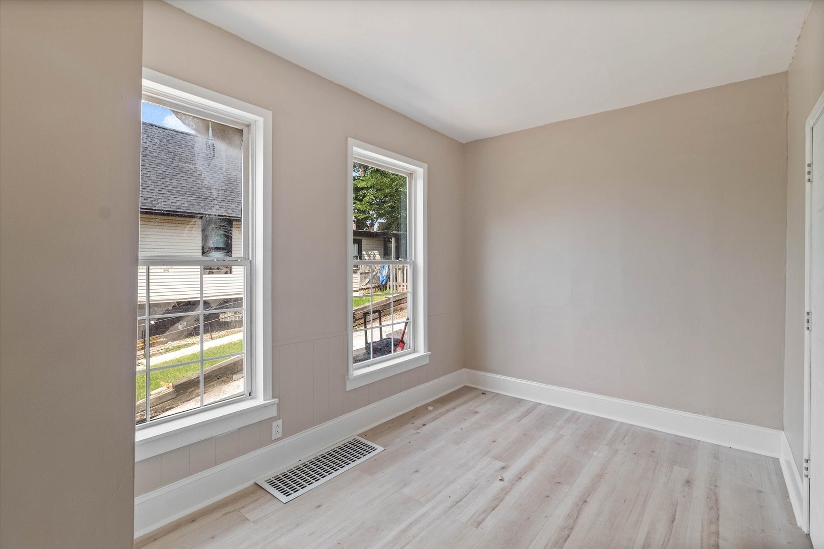 649 Wellington Avenue, Elgin, IL 60120 649 Wellington Avenue, Elgin, IL 60120