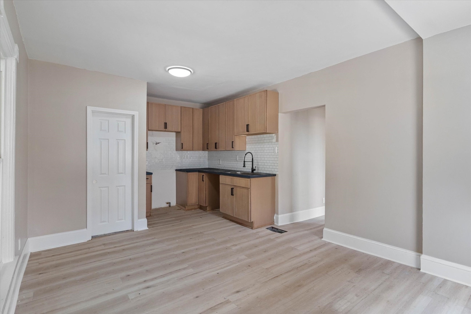 649 Wellington Avenue, Elgin, IL 60120 649 Wellington Avenue, Elgin, IL 60120