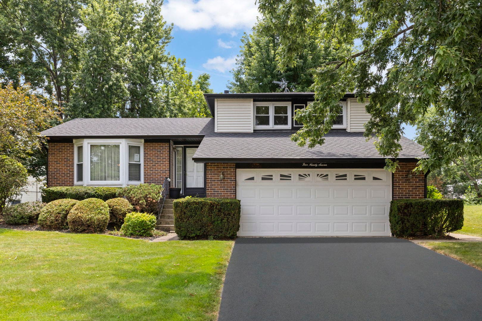 597 Piccadilly Lane, Bolingbrook, IL 60440 597 Piccadilly Lane, Bolingbrook, IL 60440