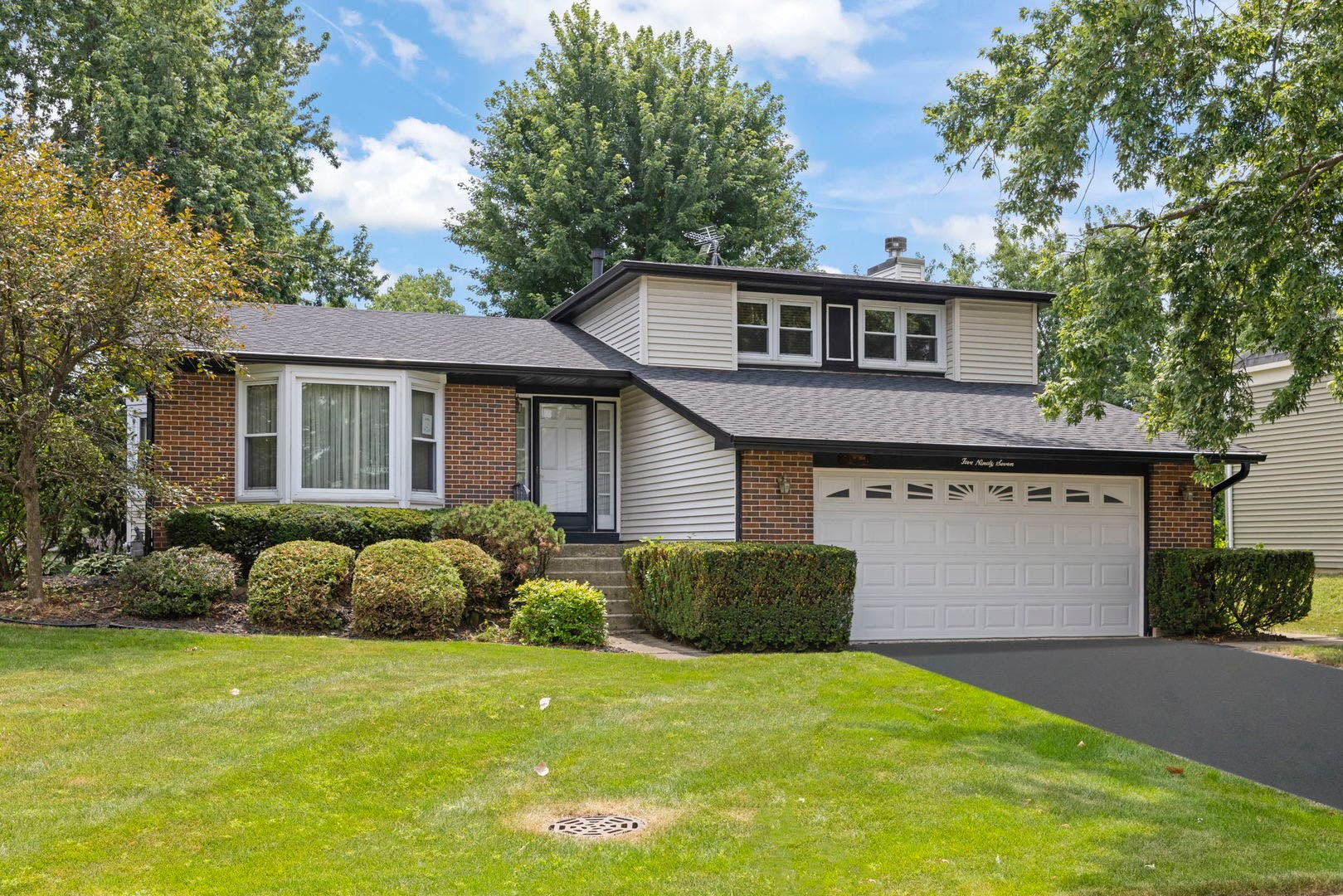 597 Piccadilly Lane, Bolingbrook, IL 60440 597 Piccadilly Lane, Bolingbrook, IL 60440