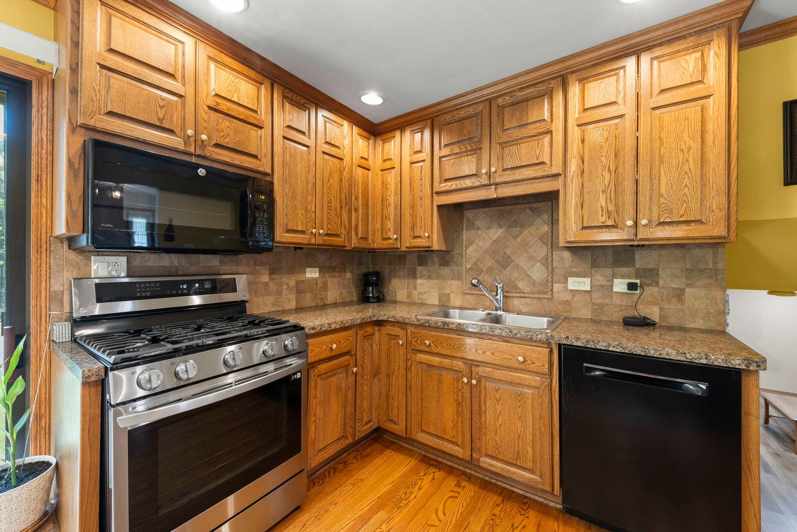 597 Piccadilly Lane, Bolingbrook, IL 60440 597 Piccadilly Lane, Bolingbrook, IL 60440