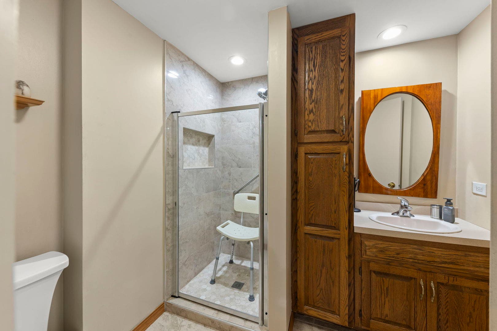 597 Piccadilly Lane, Bolingbrook, IL 60440 597 Piccadilly Lane, Bolingbrook, IL 60440