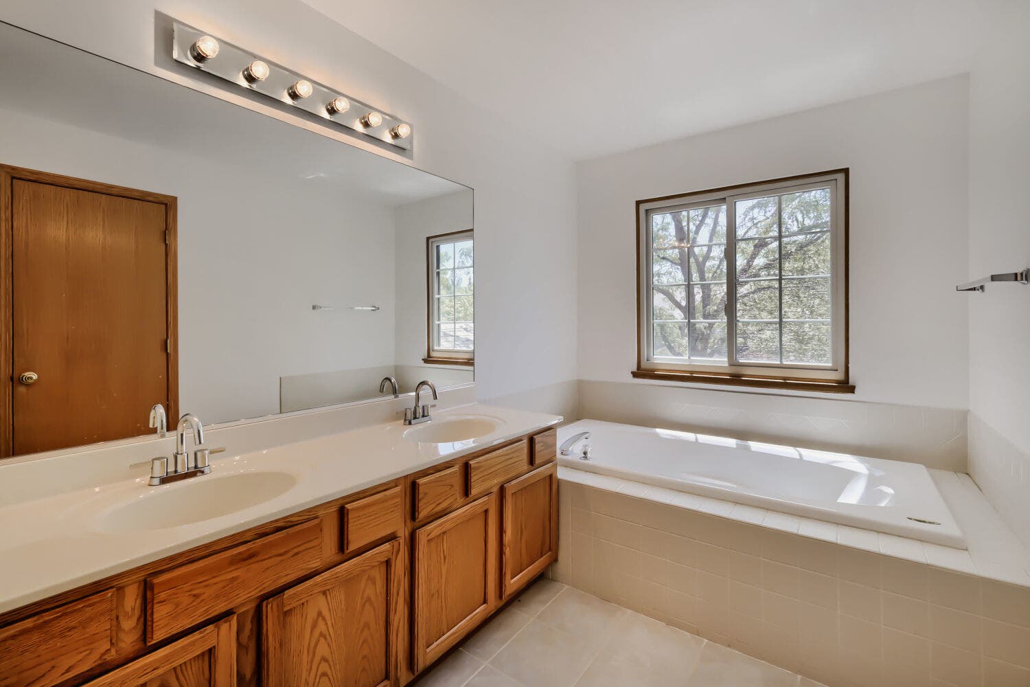 2016 Jeffrey Lane, #2016, Elgin, IL 60123