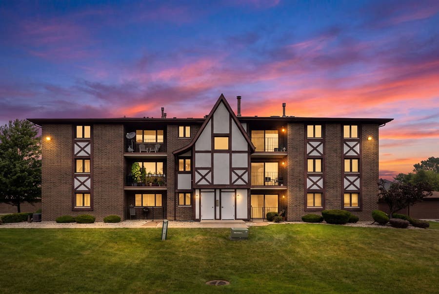 Property photo for 10511 S Roberts Road, #2A, Palos Hills, IL