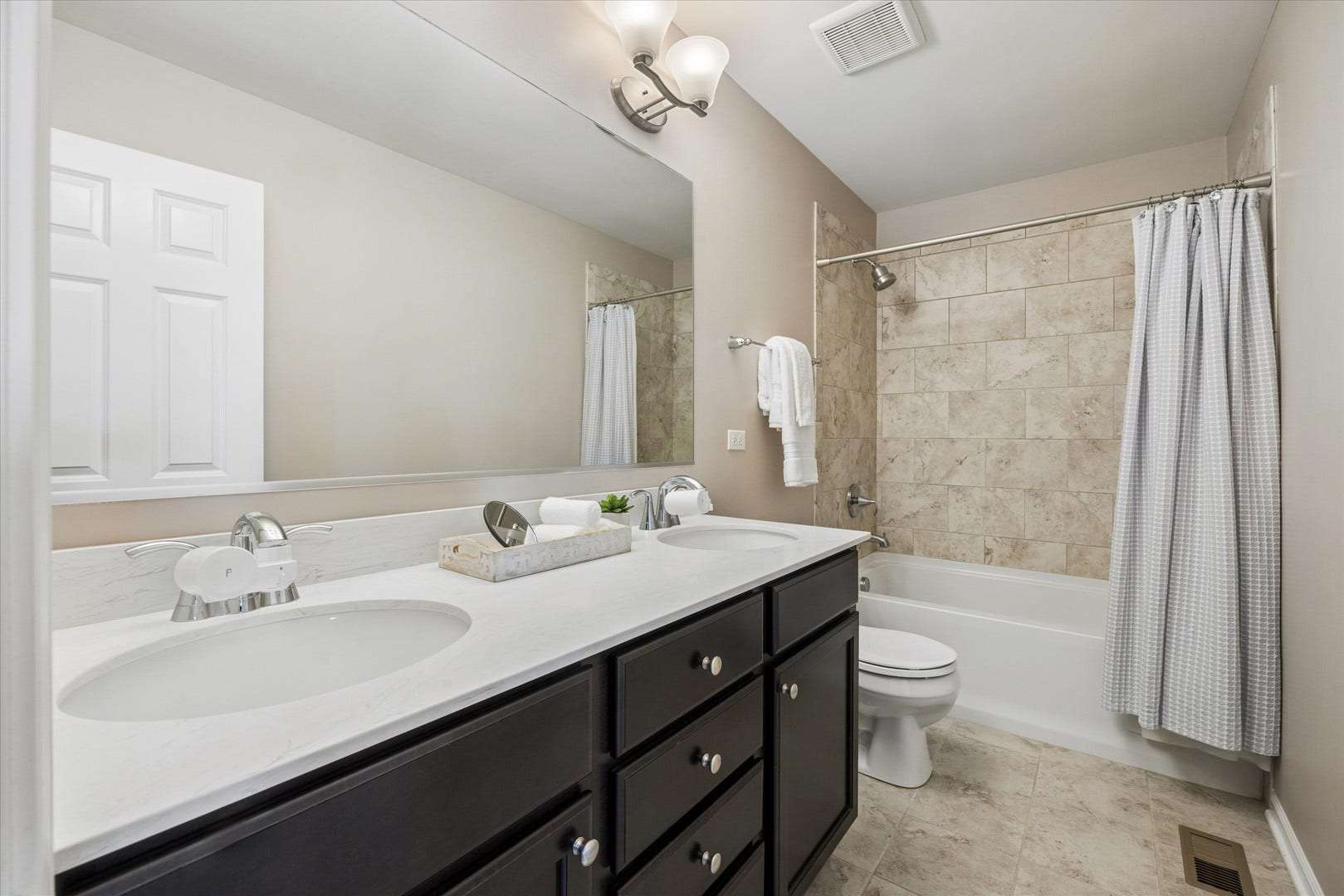 13752 Anne Drive, Lemont, IL 60439 13752 Anne Drive, Lemont, IL 60439