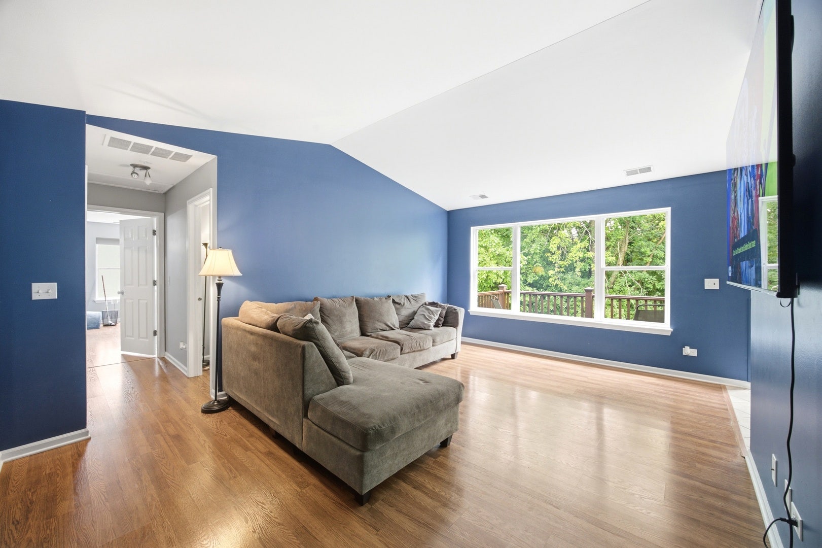 383 Woodview Circle, #D, Elgin, IL 60120