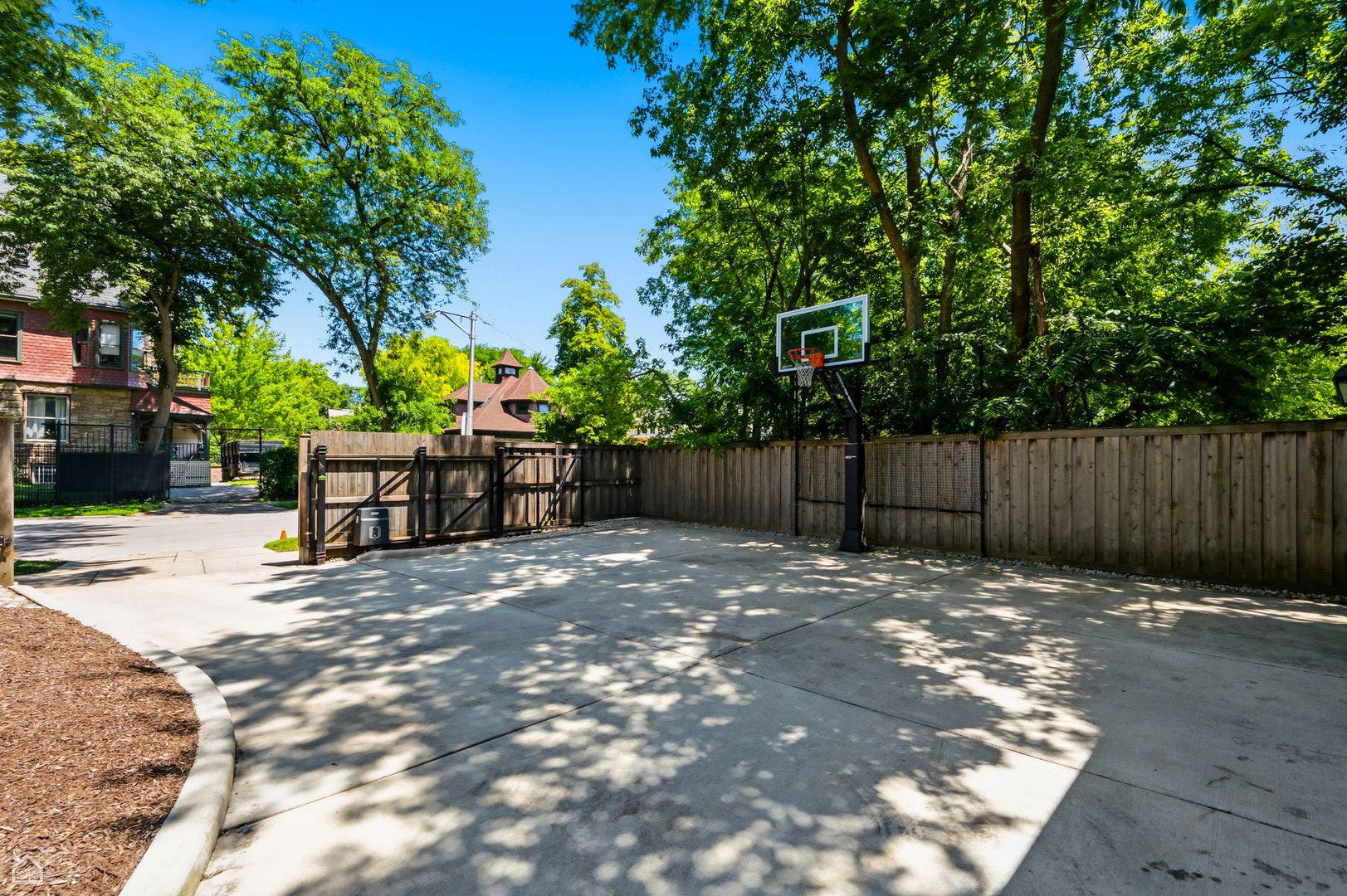 4901 S Kimbark Avenue, Chicago, IL 60615