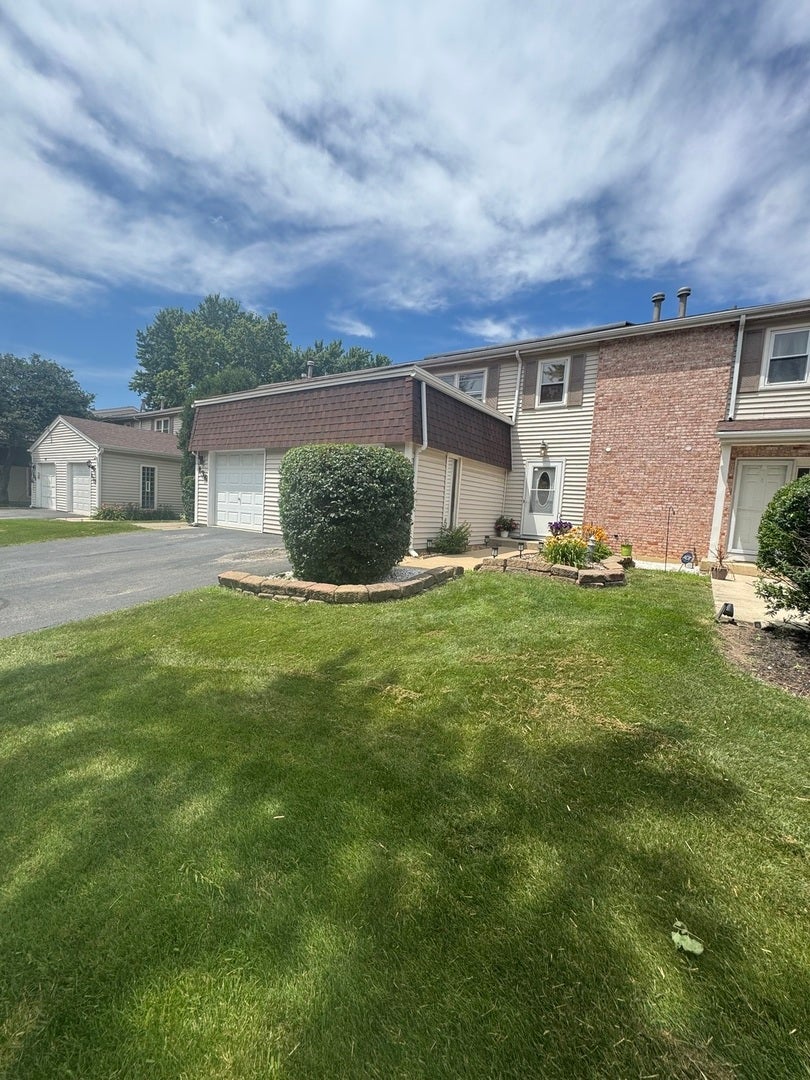 140 Julie Road, Bolingbrook, IL 60440 140 Julie Road, Bolingbrook, IL 60440