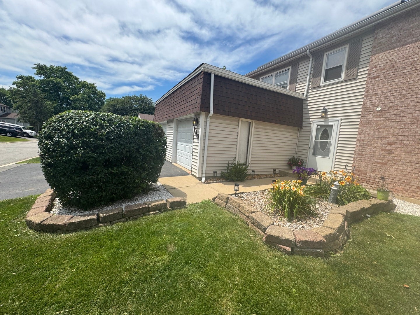 140 Julie Road, Bolingbrook, IL 60440 140 Julie Road, Bolingbrook, IL 60440