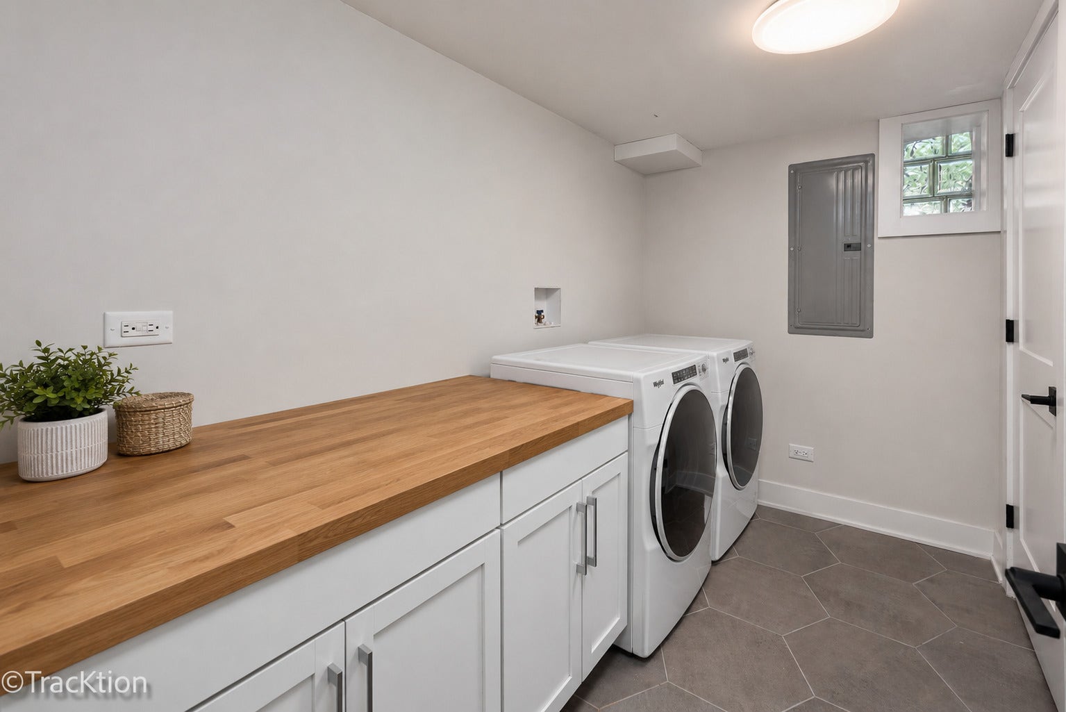 137 W Chicago Avenue, Downers Grove, IL 60515 137 W Chicago Avenue, Downers Grove, IL 60515