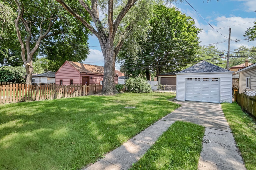 9121 S Utica Avenue, Evergreen Park, IL 60805 9121 S Utica Avenue, Evergreen Park, IL 60805