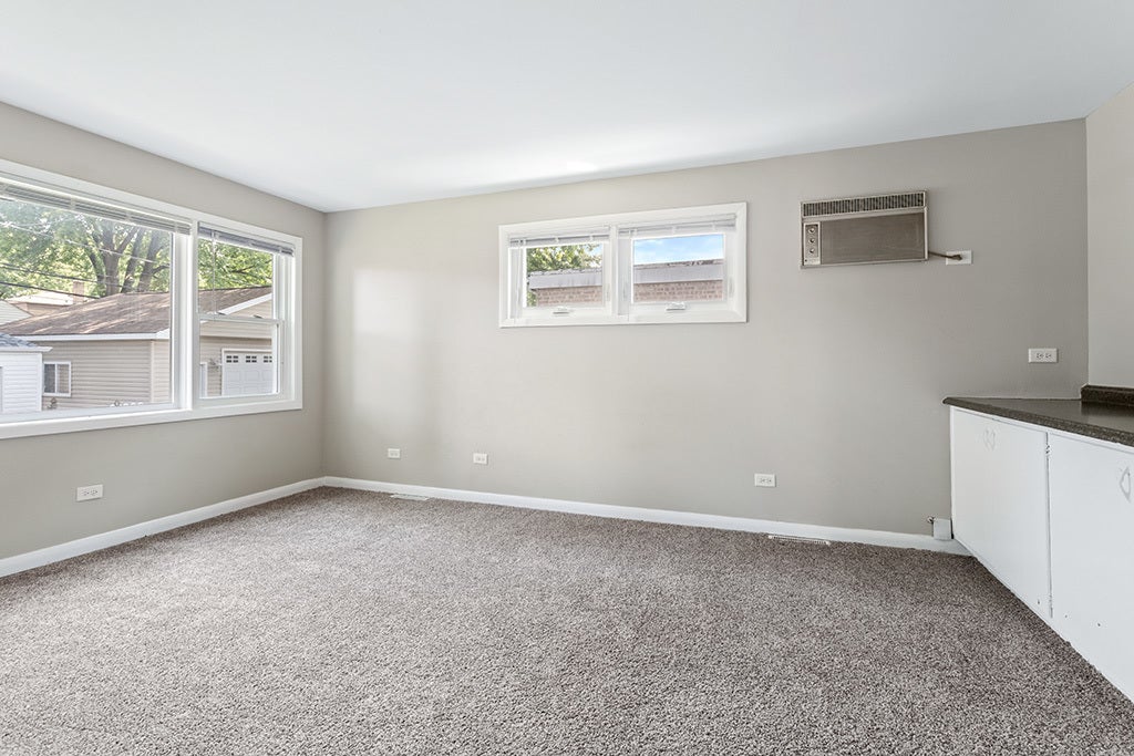 9121 S Utica Avenue, Evergreen Park, IL 60805 9121 S Utica Avenue, Evergreen Park, IL 60805
