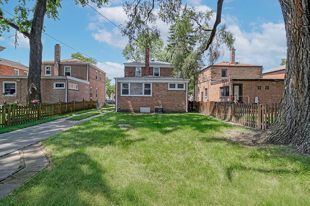 9121 S Utica Avenue, Evergreen Park, IL 60805 9121 S Utica Avenue, Evergreen Park, IL 60805